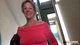 Rough Anal-sex and Squirting be expeditious for this cougar mom